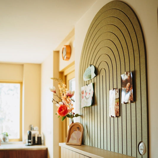 Wall Arch as a bulletin board in an interior with green PET felt arch