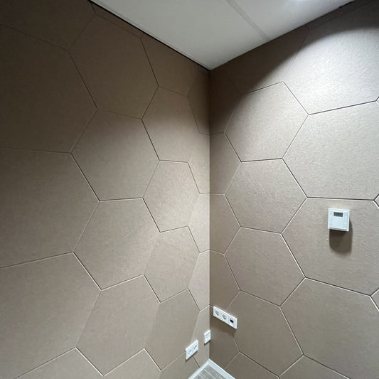 EASYfelt Stick Hex toegepast op twee wanden